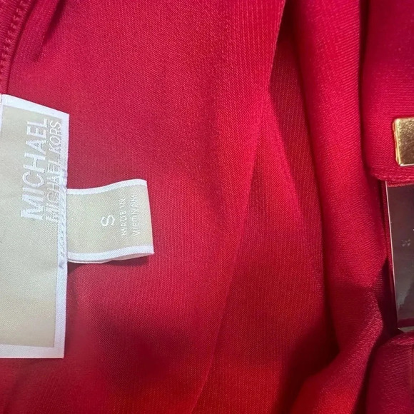 Michael Kors red long sleeve top with gold bar size small - Picture 7 of 8